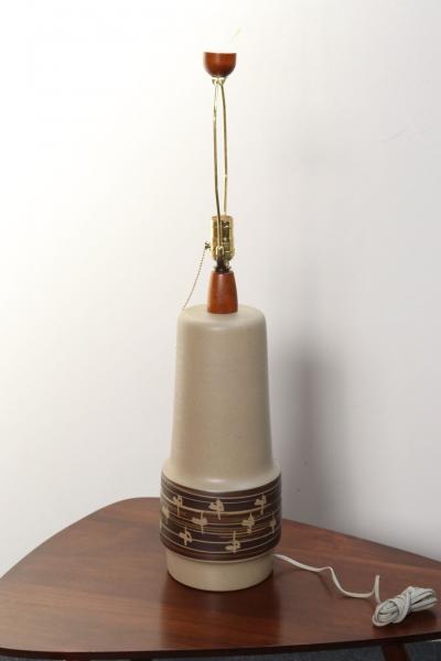 Gordon Jane Martz Vintage Gordon and Jane Martz Taupe Ceramic and Walnut Table Lamp with Finial