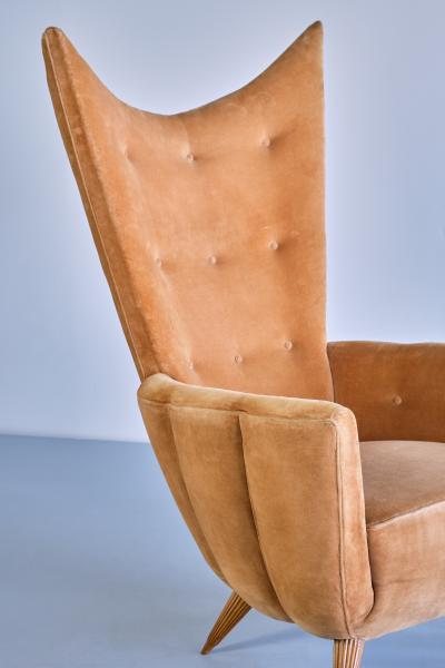 Guglielmo Ulrich Exceptional Guglielmo Ulrich Armchair in Velvet and Fluted Walnut Italy 1940s