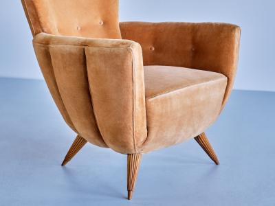 Guglielmo Ulrich Exceptional Guglielmo Ulrich Armchair in Velvet and Fluted Walnut Italy 1940s