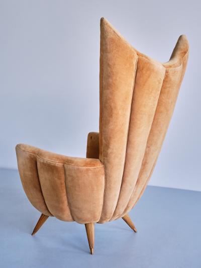 Guglielmo Ulrich Exceptional Guglielmo Ulrich Armchair in Velvet and Fluted Walnut Italy 1940s