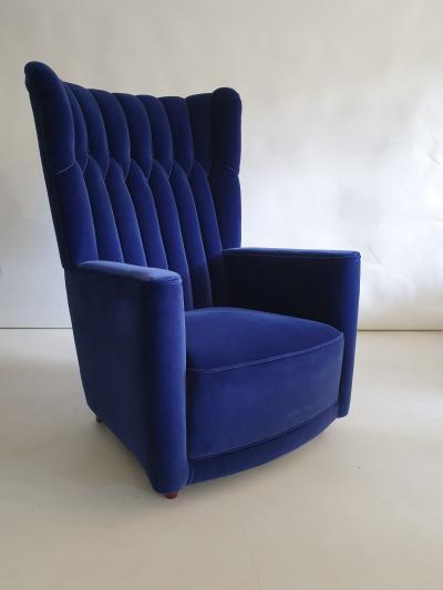 Guglielmo Ulrich Pair of blue velvet upholstered chairs by Guglielmo Ulrich