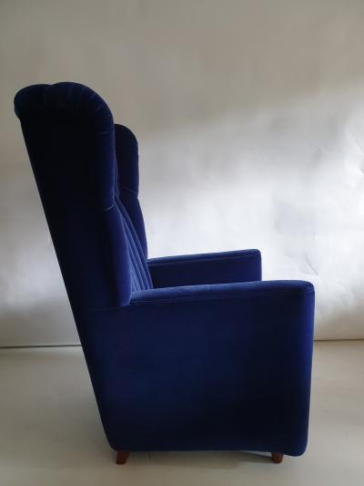 Guglielmo Ulrich Pair of blue velvet upholstered chairs by Guglielmo Ulrich
