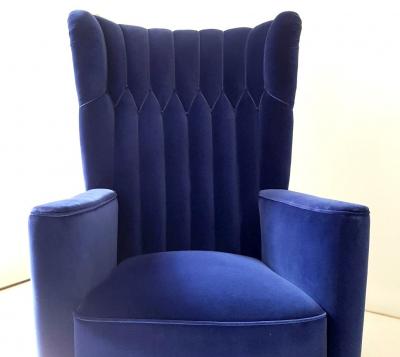 Guglielmo Ulrich Pair of blue velvet upholstered chairs by Guglielmo Ulrich