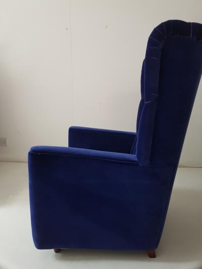 Guglielmo Ulrich Pair of blue velvet upholstered chairs by Guglielmo Ulrich