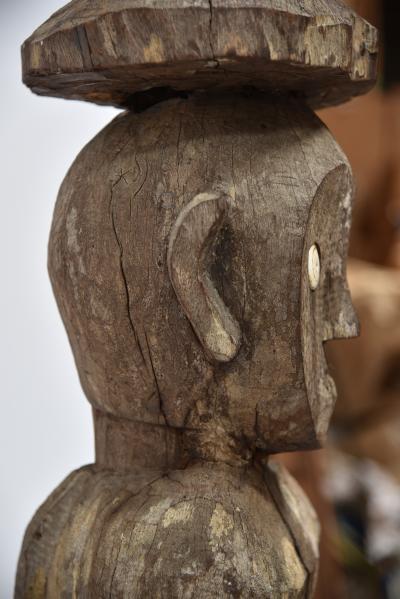 HAMPADONG Kalimantan TRIBAL ART Carved Figure MAILE with CHILD