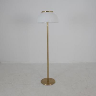 HEIKKI TURUNEN Heikki Turunen Senior Series Brass Acrylic Floor Lamp Model 930 147 Orno 1970s