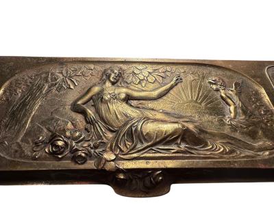HIGHLY DETAILED SCENIC ART NOUVEAU BRASS REPOUSEE LARGE GLOVE BOX MAKERS MARK