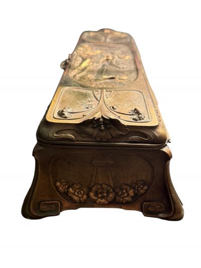 HIGHLY DETAILED SCENIC ART NOUVEAU BRASS REPOUSEE LARGE GLOVE BOX MAKERS MARK