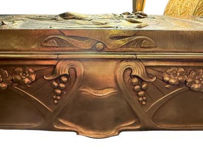 HIGHLY DETAILED SCENIC ART NOUVEAU BRASS REPOUSEE LARGE GLOVE BOX MAKERS MARK