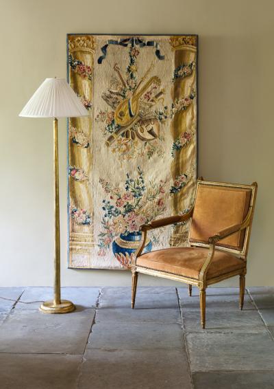 HORBURY STANDARD LAMP IN GILT LACQUER WITH SILK COOLIE SHADE
