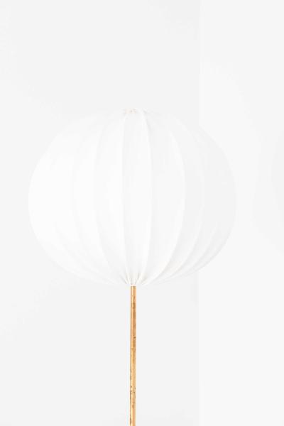 Hans Agne Jakobsson Mid Century Floor Lamp in Brass Fabric by Hans Agne Jakobsson 1950s