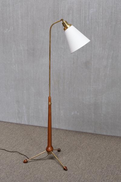 Hans Bergstr m Hans Bergstr m Brass and Elm Floor Lamp Model 547 Atelj Lyktan Sweden 1940s
