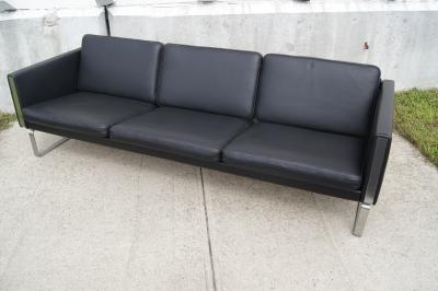 Hans Wegner Black Leather Sofa by Hans Wegner Model CH103 for Carl Hansen Son