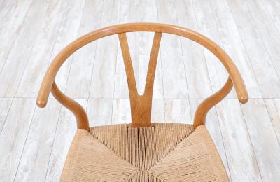 Hans Wegner Classic Hans J Wegner Wishbone Oak Arm Chair for Carl Hansen S n