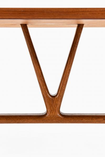 Hans Wegner Desk Model JH 563 Produced by Cabinetmaker Johannes Hansen