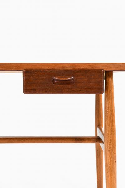Hans Wegner Desk Model JH 563 Produced by Cabinetmaker Johannes Hansen