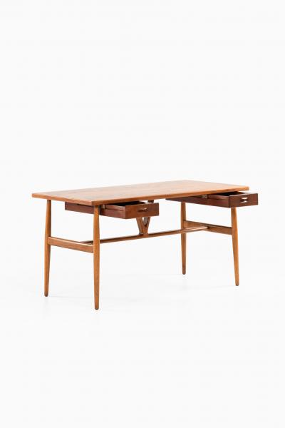 Hans Wegner Desk Model JH 563 Produced by Cabinetmaker Johannes Hansen