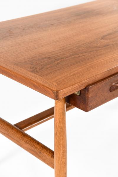 Hans Wegner Desk Model JH 563 Produced by Cabinetmaker Johannes Hansen