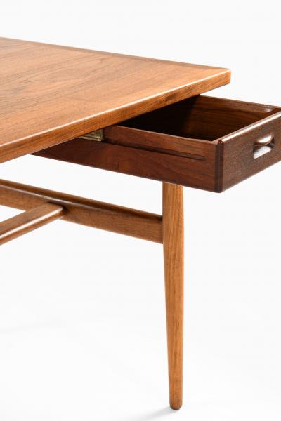 Hans Wegner Desk Model JH 563 Produced by Cabinetmaker Johannes Hansen
