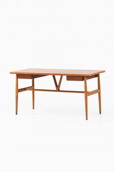 Hans Wegner Desk Model JH 563 Produced by Cabinetmaker Johannes Hansen