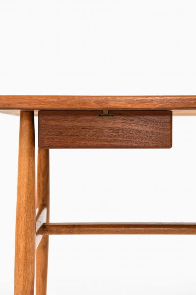 Hans Wegner Desk Model JH 563 Produced by Cabinetmaker Johannes Hansen
