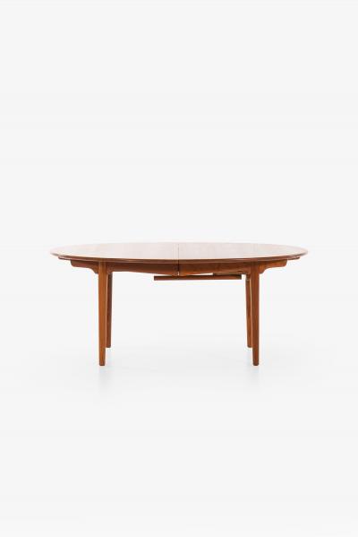 Hans Wegner Dining Table Model JH 567 Produced by Cabinetmaker Johannes Hansen