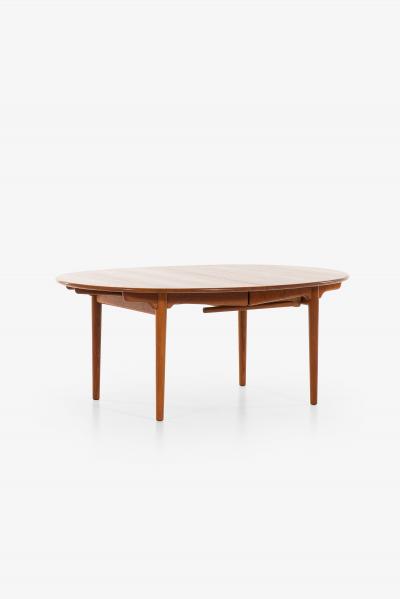 Hans Wegner Dining Table Model JH 567 Produced by Cabinetmaker Johannes Hansen