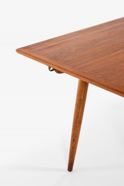 Hans Wegner Dining Table Model JH 570 Produced by Cabinetmaker Johannes Hansen