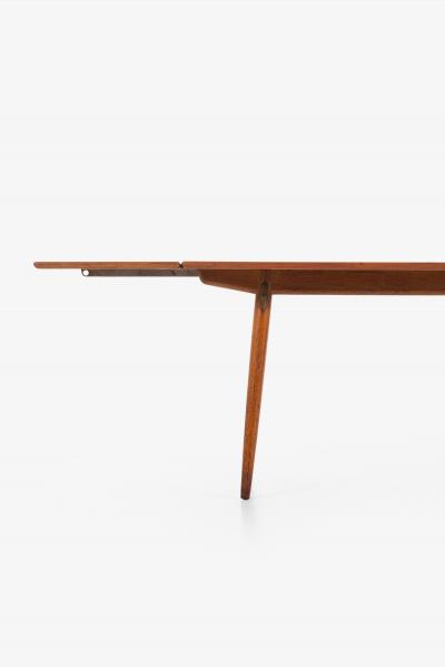 Hans Wegner Dining Table Model JH 570 Produced by Cabinetmaker Johannes Hansen