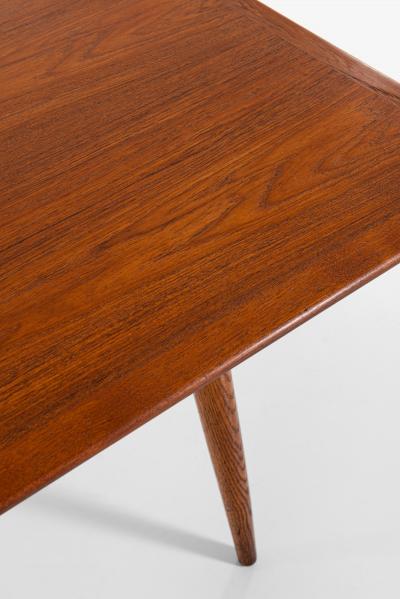 Hans Wegner Dining Table Model JH 570 Produced by Cabinetmaker Johannes Hansen