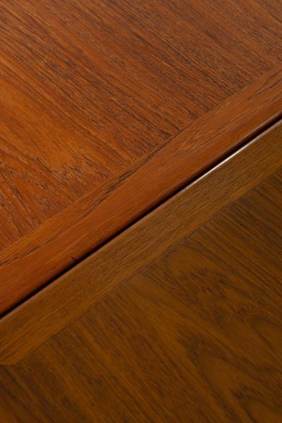 Hans Wegner Dining Table Model JH 570 Produced by Cabinetmaker Johannes Hansen