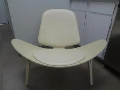 Hans Wegner Iconic 20th Century Hans Wegner Lacquer and Leather Shell Chair