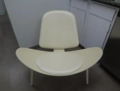 Hans Wegner Iconic 20th Century Hans Wegner Lacquer and Leather Shell Chair