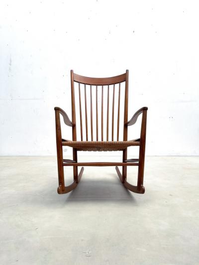 Hans Wegner Mid Century J16 Rocking Chair by Hans Wegner