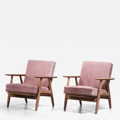 Hans Wegner Pair of Hans Wegner GE 240 Chairs in Oak