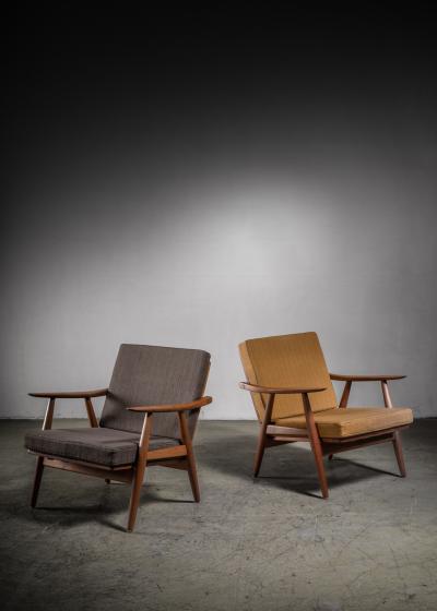 Hans Wegner Pair of Hans Wegner lounge chairs