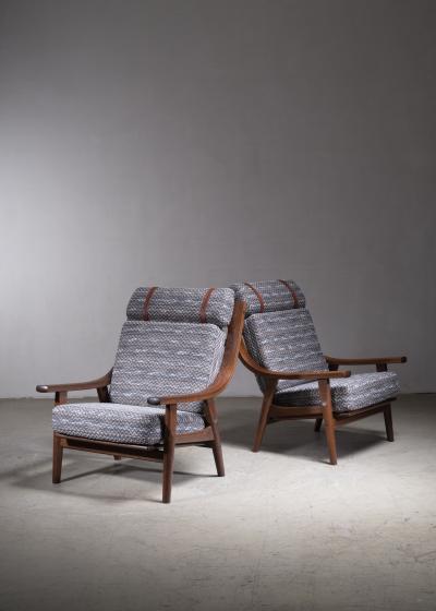 Hans Wegner Pair of Hans Wegner oak lounge chairs
