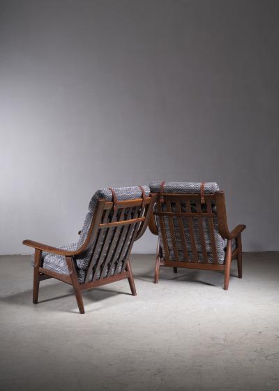 Hans Wegner Pair of Hans Wegner oak lounge chairs