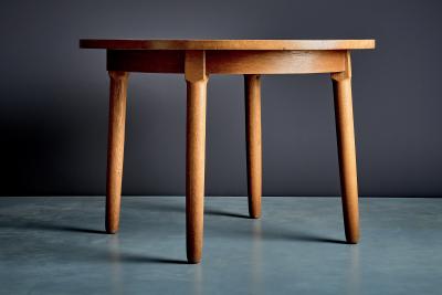 Hans Wegner Round Dining Table in Solid Oak in the manner of Hans Wegner