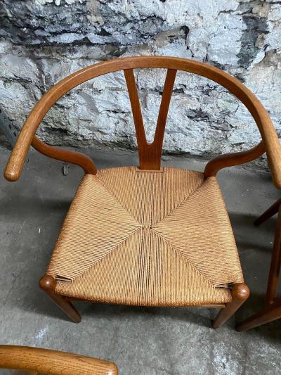 Hans Wegner SET OF SIX OAK WISHBONE CHAIR BY HANS WEGNER FOR CARL HANSEN SON