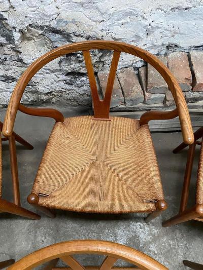Hans Wegner SET OF SIX OAK WISHBONE CHAIR BY HANS WEGNER FOR CARL HANSEN SON