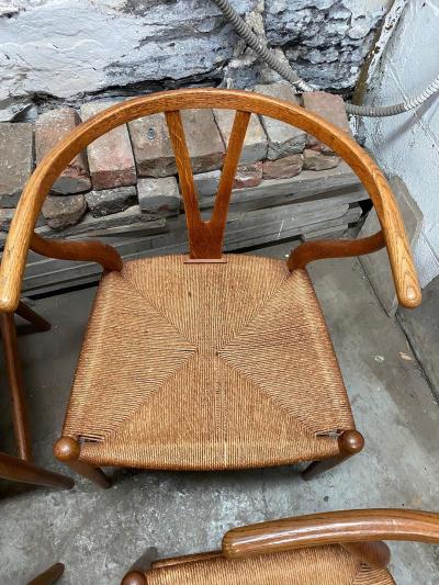 Hans Wegner SET OF SIX OAK WISHBONE CHAIR BY HANS WEGNER FOR CARL HANSEN SON