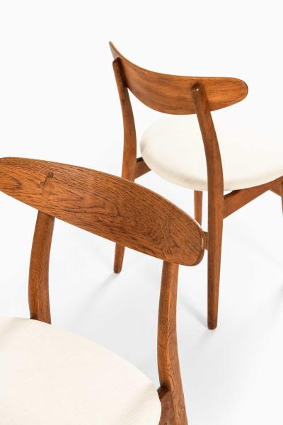 Hans Wegner Set of 9 CH 30 Chairs in Oak and Wool by Hans Wegner 1954