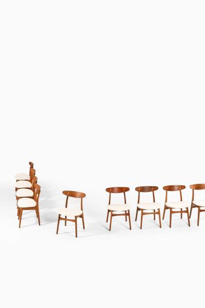 Hans Wegner Set of 9 CH 30 Chairs in Oak and Wool by Hans Wegner 1954