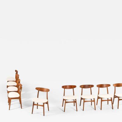 Hans Wegner Set of 9 CH 30 Chairs in Oak and Wool by Hans Wegner 1954