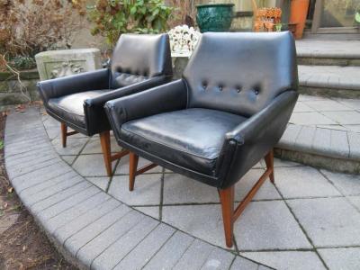 Harvey Probber Handsome Pair of Danish Modern Walnut Lounge Chairs