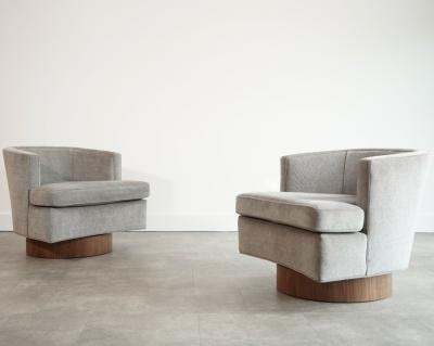Harvey Probber Set of Swivel Chairs in Walnut and Linen by Harvey Probber C 1950s