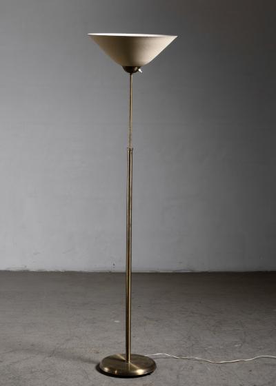 Height adjustable floor lamp