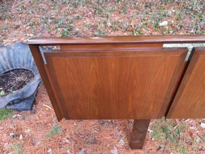 Helen Hobey Baker Handsome King Size Hobey Helen Baker Asian Style Walnut Head Board Midcentury