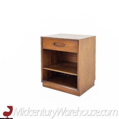 Henredon Circa 60 Mid Century Walnut Nightstand